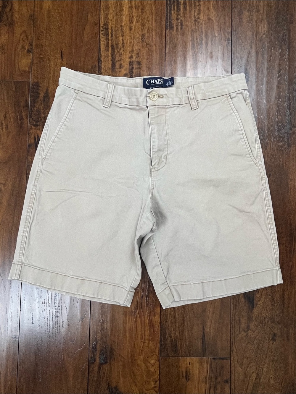 CHAPS Men’s Shorts Flat Front Khaki Stretch 18” Long EUC Size 32